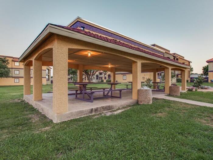 2021 E Pioneer Pkwy #D1 - Photo 7 of 22