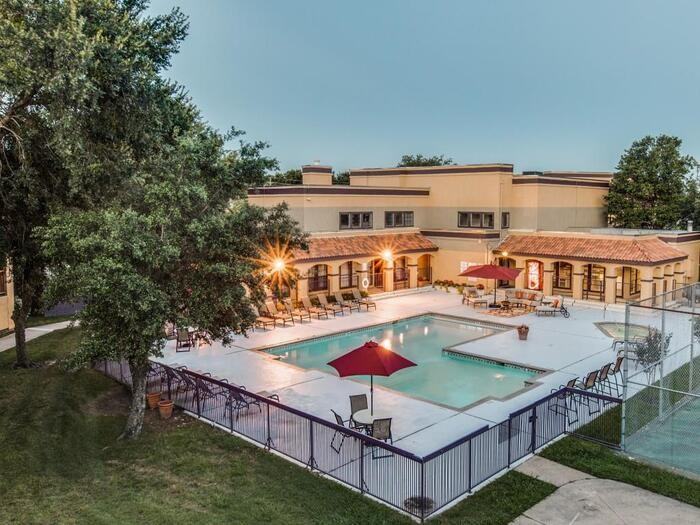 2021 E Pioneer Pkwy #B2 - Photo 3 of 23