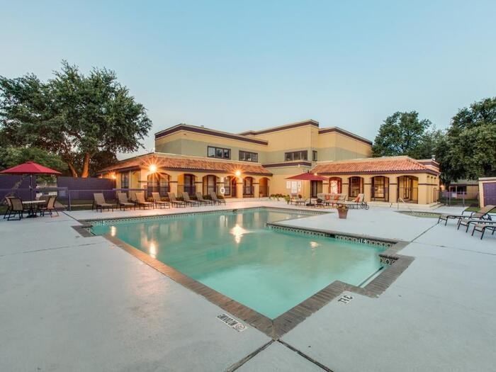 2021 E Pioneer Pkwy #B2 - Photo 4 of 23