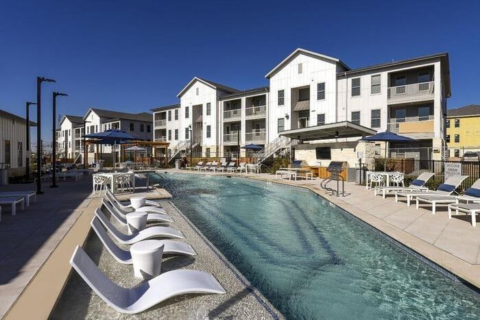 2601 N Austin Ave #D1 - Photo 3 of 26