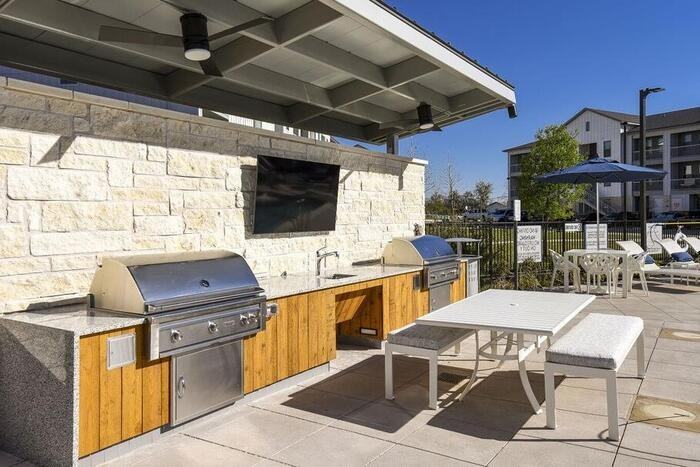 2601 N Austin Ave #D1 - Photo 7 of 26