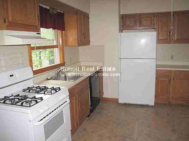 228 Summer St - Photo 2 of 5