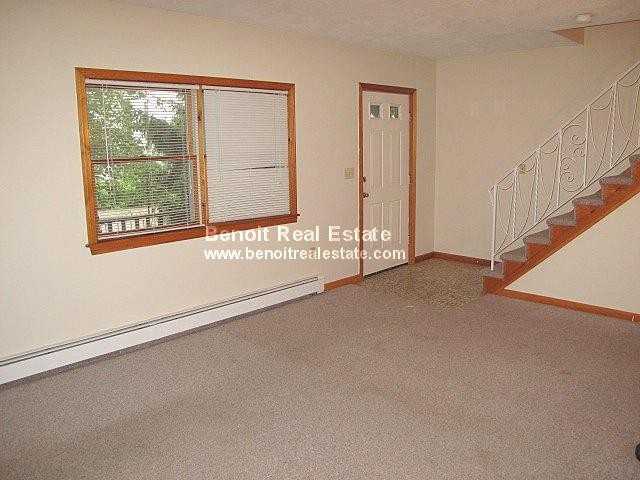 228 Summer St - Photo 3 of 5