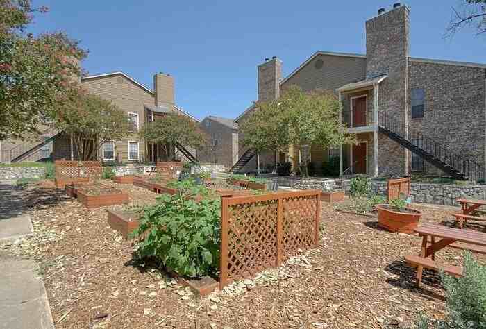 11711 Braesview #C1 - Photo 3 of 13