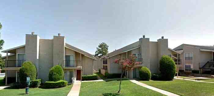 900 Londonderry Ln #C2 - Photo 2 of 8