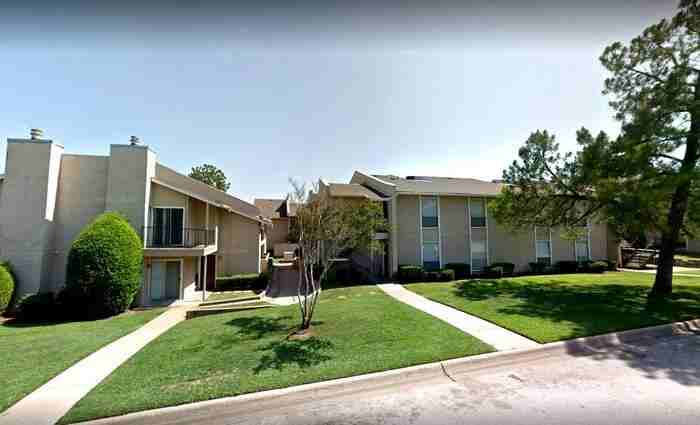 900 Londonderry Ln #C2 - Photo 3 of 8