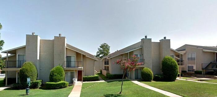 900 Londonderry Ln #B2 - Photo 2 of 8