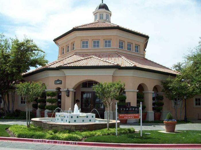 7902 N Macarthur Blvd #D1 - Photo 2 of 21