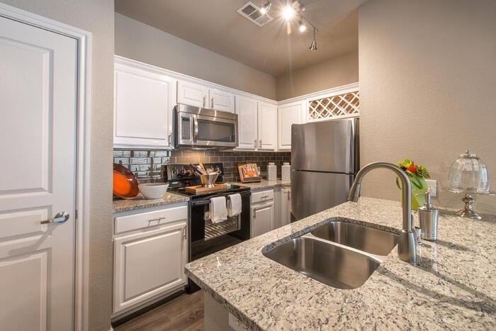 4701 Charles Pl #D2 - Photo 5 of 11