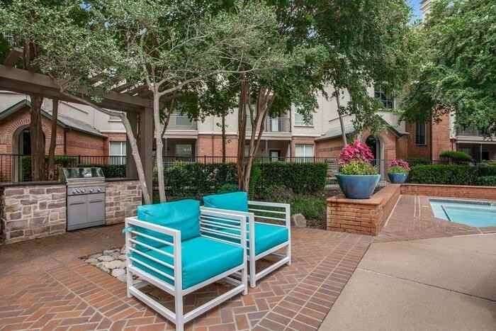 411 Buckingham Rd #B1 - Photo 2 of 33