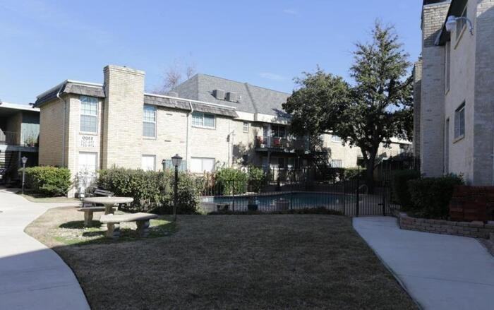 5115 Cedar Springs Rd #C1 - Photo 6 of 22