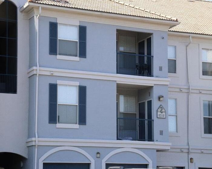 805 Lakeside Cir #D2 - Photo 3 of 31