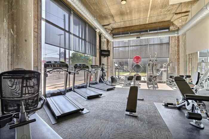 3221 Commerce St #A4 - Photo 4 of 7