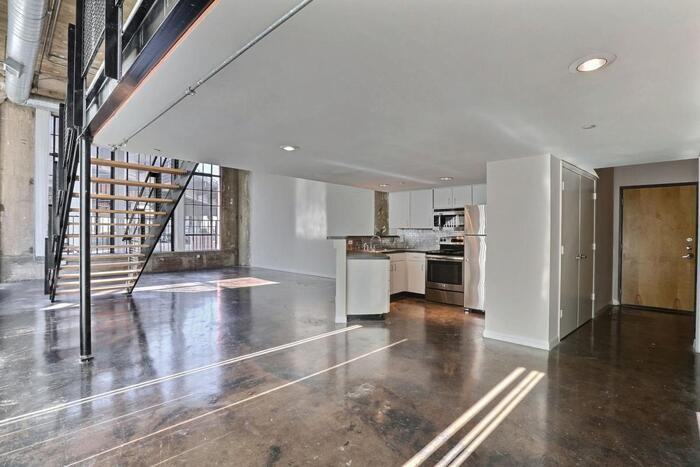 3221 Commerce St #A4 - Photo 6 of 7