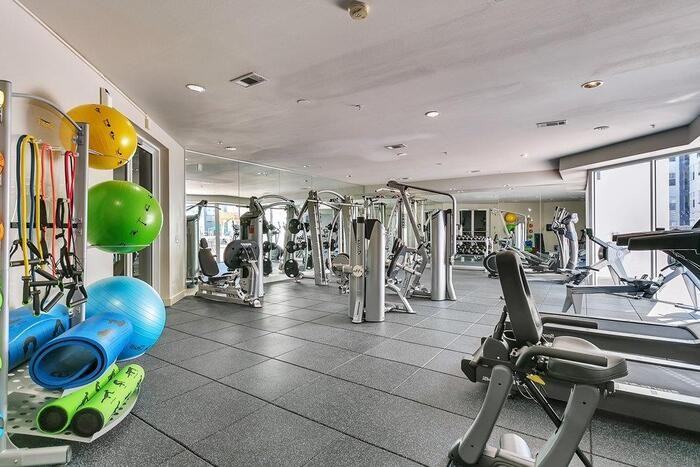 3604 Cedar Springs Rd #B1 - Photo 5 of 16