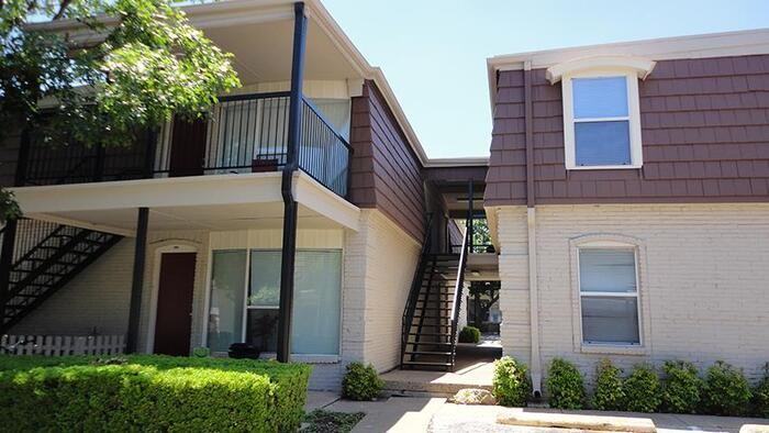 3740 High Vista Dr #D3 - Photo 2 of 9