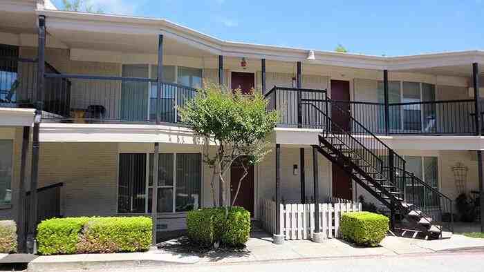 3740 High Vista Dr #D4 - Photo 3 of 10