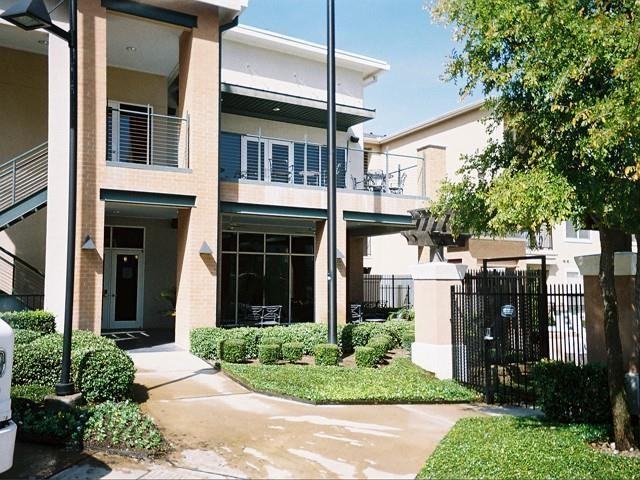 1121 Beachview St #D1 - Photo 2 of 18