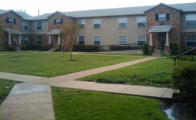 2603 Hillburn Dr #E1 - Photo 4 of 10