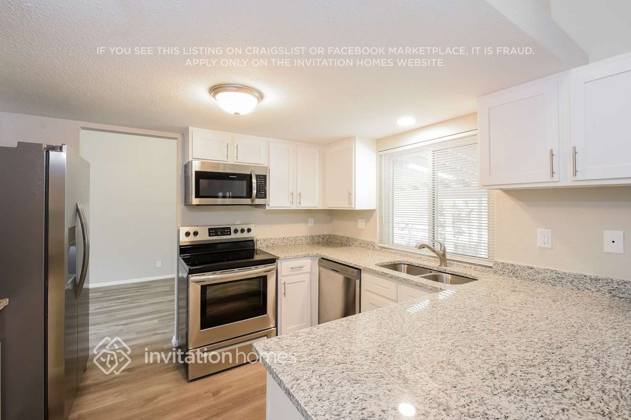 15805 East Oxford Avenue - Photo 7 of 20