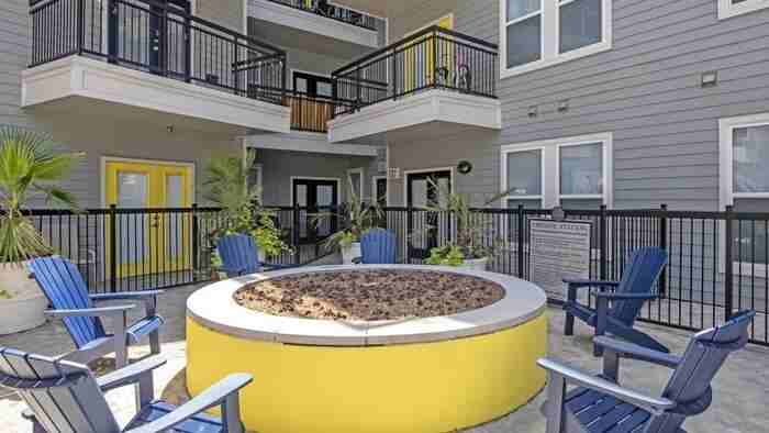 800 Ross Ave #C8 - Photo 4 of 17