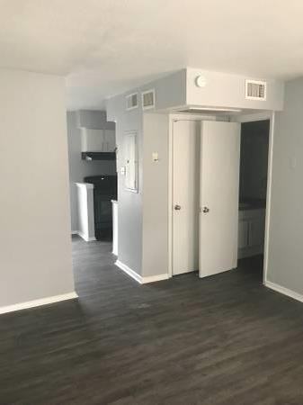 2755 E Ledbetter Dr #D1 - Photo 3 of 7