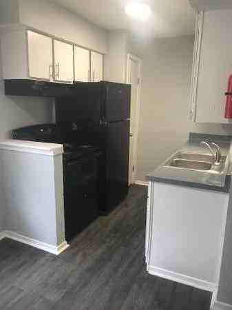 2755 E Ledbetter Dr #D1 - Photo 4 of 7