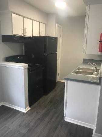 2755 E Ledbetter Dr #C2 - Photo 4 of 7