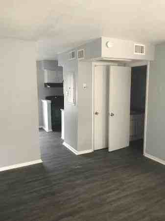 2755 E Ledbetter Dr #C5 - Photo 3 of 7