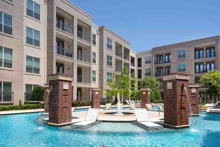 1707 N Hall St #B3 - Photo 4 of 11