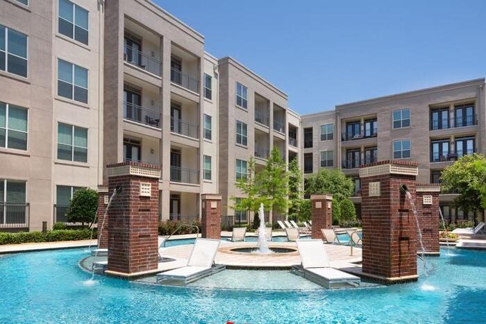 1707 N Hall St #B5 - Photo 4 of 13