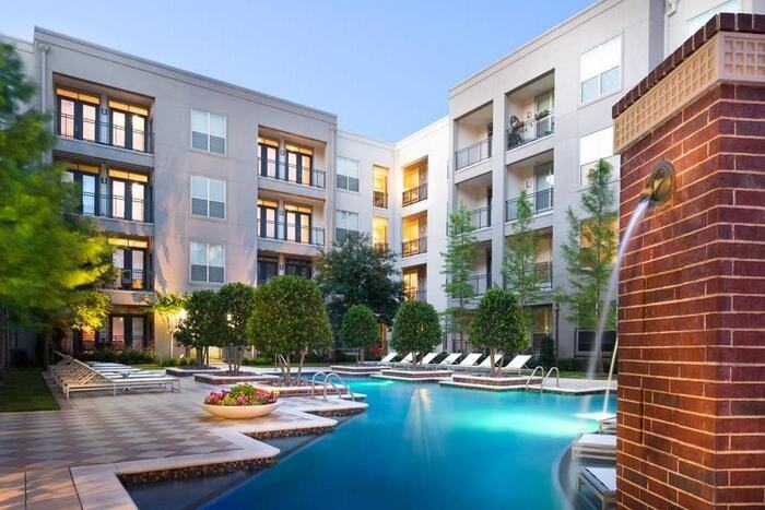 1707 N Hall St #B7 - Photo 3 of 15