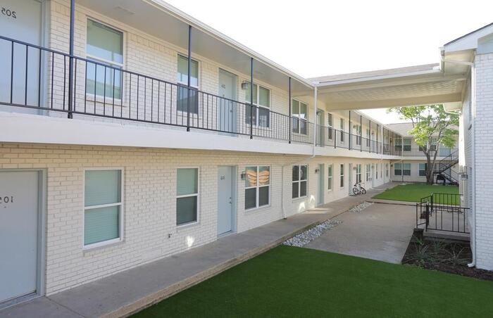 3215 Crestview Dr #C1 - Photo 2 of 5