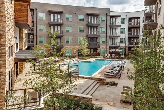 2924 Lucas Dr #B5 - Photo 3 of 47