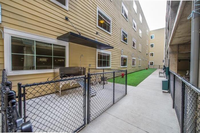 850 Lake Carolyn Pkwy #B6 - Photo 5 of 24