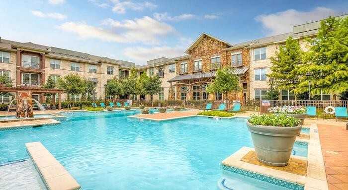 5775 Parkwood Blvd #D1 - Photo 6 of 35