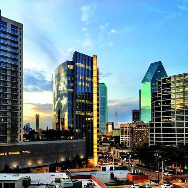 2225 N Harwood St #C3 - Photo 4 of 12