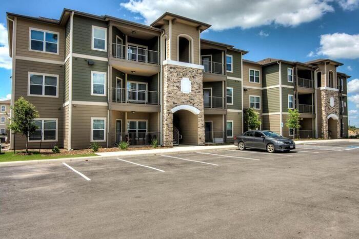 12910 Clubhouse Blvd #B1 - Photo 3 of 23