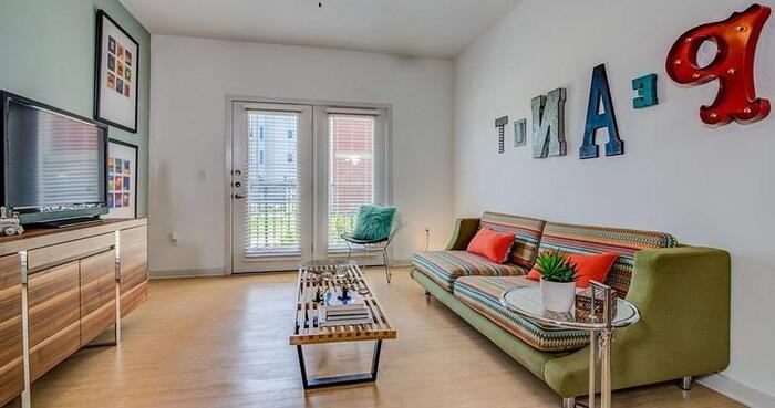 1011 S Frio St #C1 - Photo 4 of 11