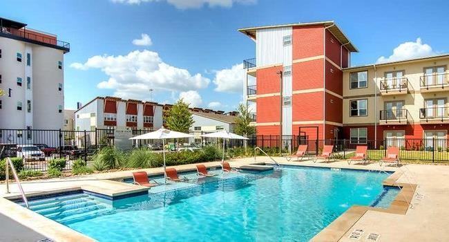 1011 S Frio St #B3 - Photo 2 of 13