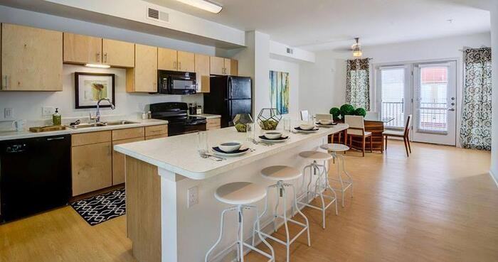 1011 S Frio St #B6 - Photo 5 of 16