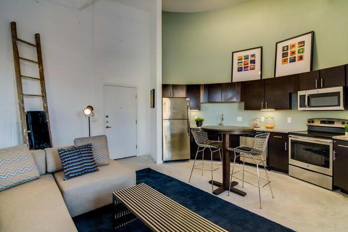 1011 S Frio St #B9 - Photo 3 of 20