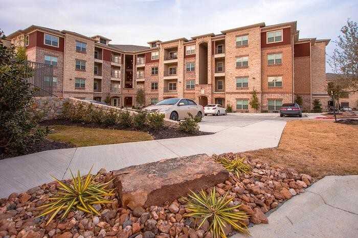 4651 S Custer Rd #B3 - Photo 4 of 32