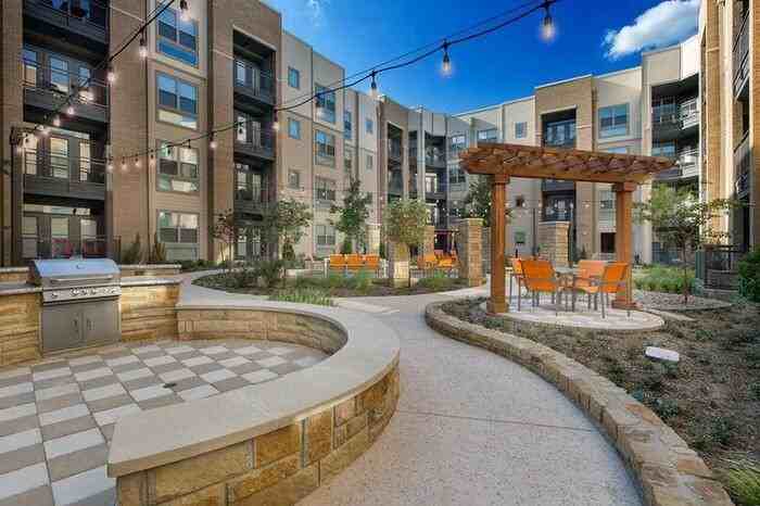 2949 Parkwood Blvd #C1 - Photo 4 of 7