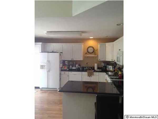 3 Berkshire Ct - Photo 3 of 6