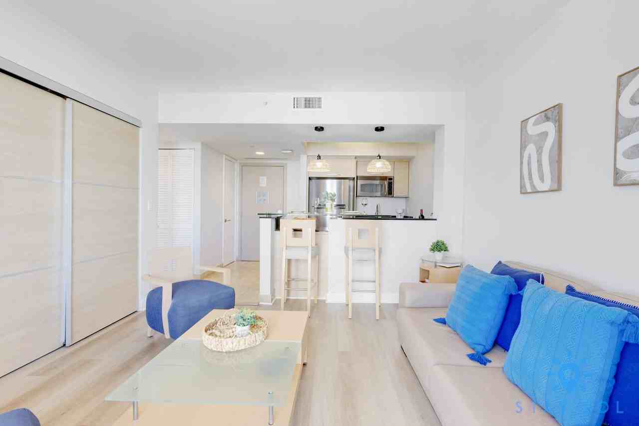 18683 Collins Ave #1227259P - Photo 4 of 24