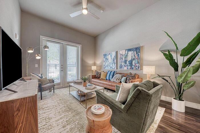 326 S Flores St #C4 - Photo 5 of 14