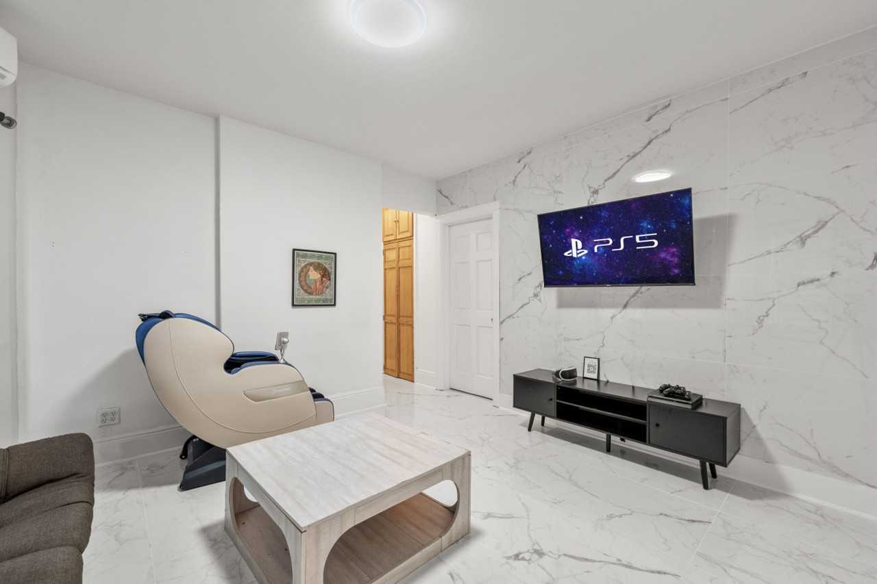 16 East 32nd Street - Photo 3 of 124