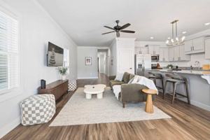 featured image of 913 Ne Heights Ln