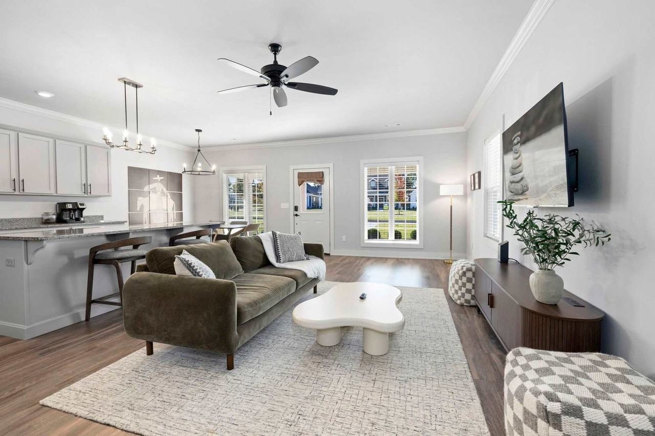 913 Ne Heights Ln #1257064P - Photo 3 of 30